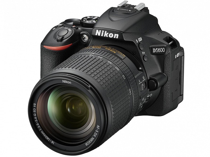 【即日発送】【新品 保証開始済み品】ニコン デジタル一眼カメラ D5600 18-140 VR レンズキット